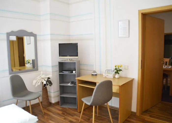 Zur Neisse بيت ضيافة